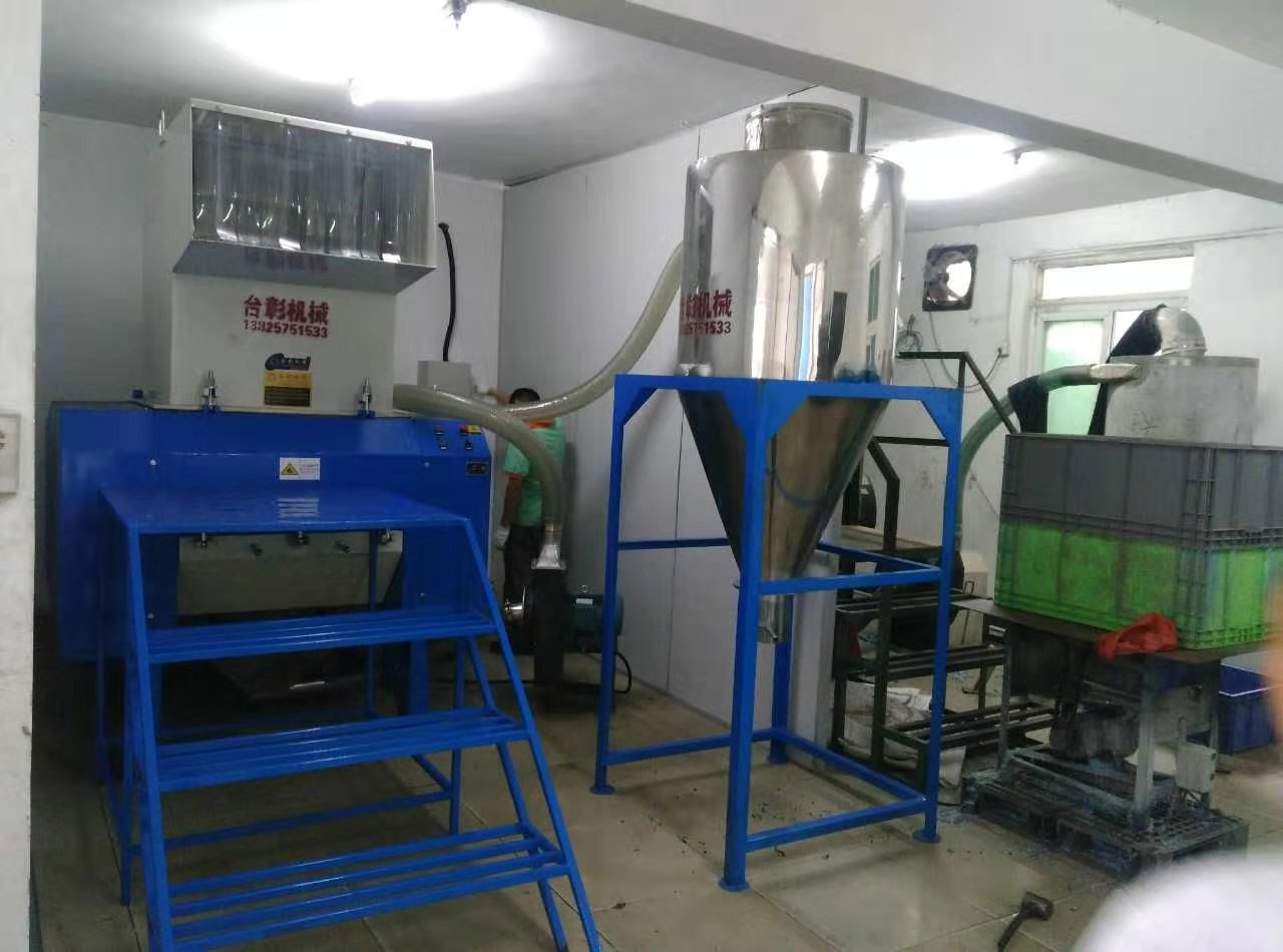 大型塑膠件粉碎回收